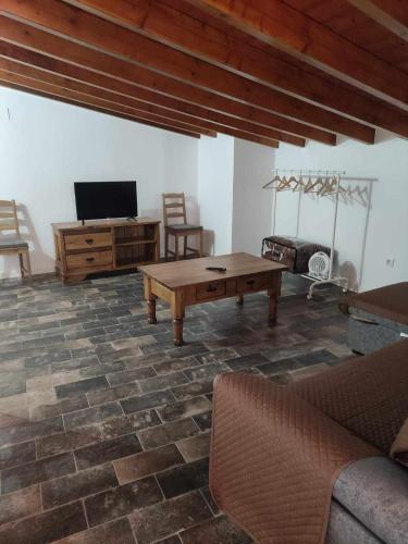 a living room with a table and a tv at Di&Ana II - Alojamento Redondo in Redondo