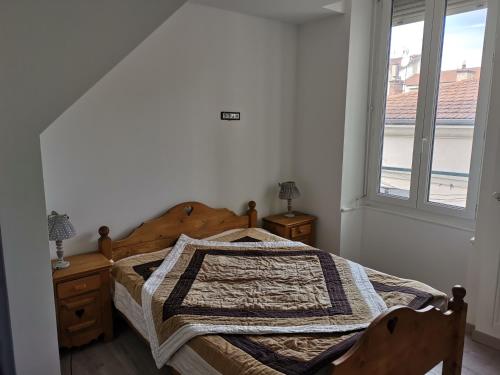 Postel nebo postele na pokoji v ubytování Saint-Chamond