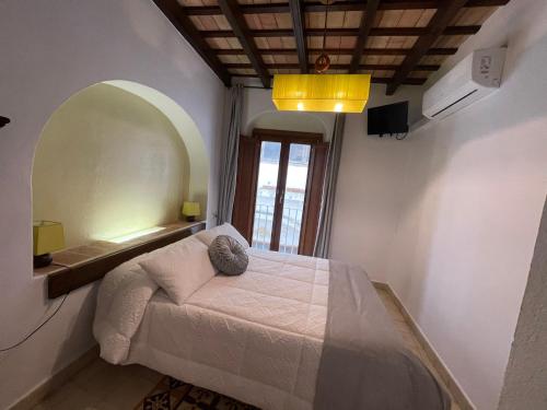 a bedroom with a bed and a large window at Vagamundos in Tarifa