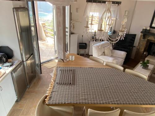 Η κουζίνα ή μικρή κουζίνα στο Villa Luna