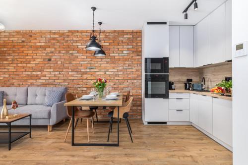 Η κουζίνα ή μικρή κουζίνα στο Seaside Apartamenty Wyspa Solna Kołobrzeg