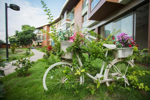a bike with flowers in baskets parked outside a building at Accra Luxury Apartments @ Pearl in Accra