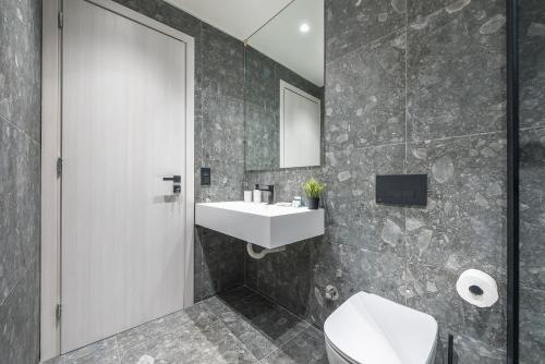 Un baño de The Asprogeraka - self check-in rooms