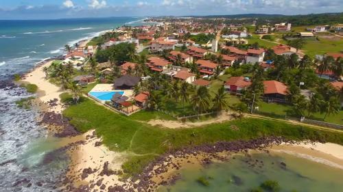 een luchtzicht op een huis op het strand bij PONTA das BRILLES Departamento 1 in Nísia Floresta