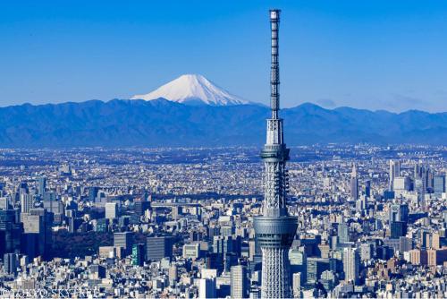 a view of the tokyo tower with mt fuji in the background at Henn na Hotel Premier Tokyo Asakusa Tawaramachi in Tokyo