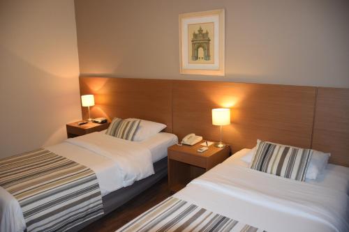 Letto o letti in una camera di Augusto's Rio Copa Hotel