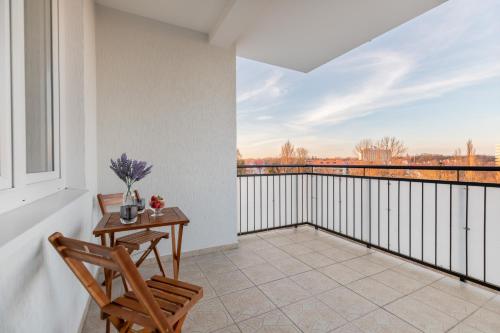 En balkon eller terrasse på Apartament Okopowa by Renters