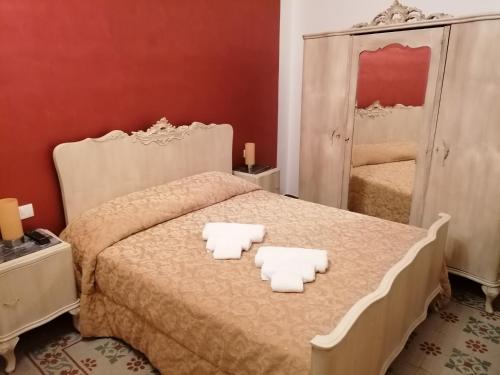 a bedroom with a bed with two towels on it at Casa Vacanza Za' Giuvannina in Sciacca