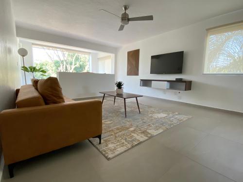 a living room with a couch and a tv at Hotel Marjaba in Cuernavaca