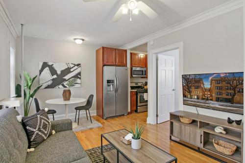 a living room with a couch and a table at 1BR Calm & Cozy Apt in Lincoln Square - Eastwood 2S in Chicago