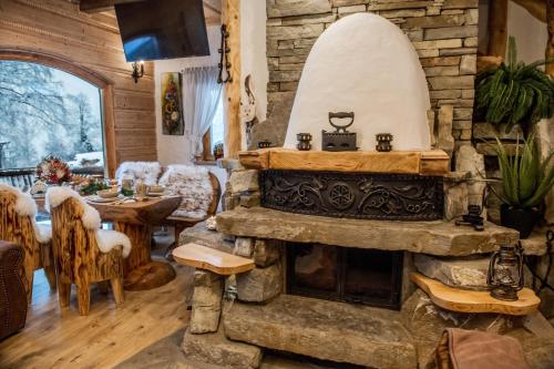 Baśniowy Domek Groń z Jaskinią SPA - Osada Jaworzyny