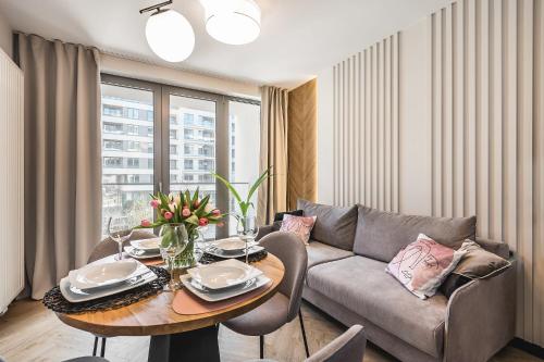 a living room with a couch and a table at Apartament Moje Miasto in Gdynia