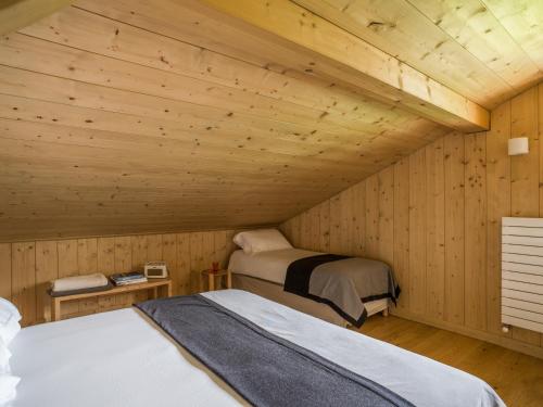 Кровать или кровати в номере Les Chalets des Liarets