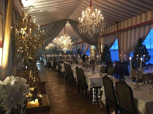 Restaurace v ubytování Location de Chambres, Séjour près des Grands Buffets Narbonne