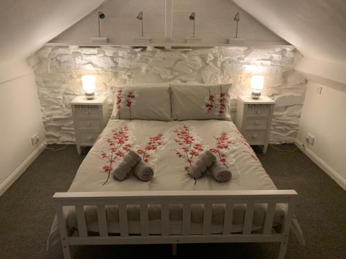 Rúm í herbergi á Cosy cottage in picturesque Snowdonia with stunning views of the Moelwyn mountains