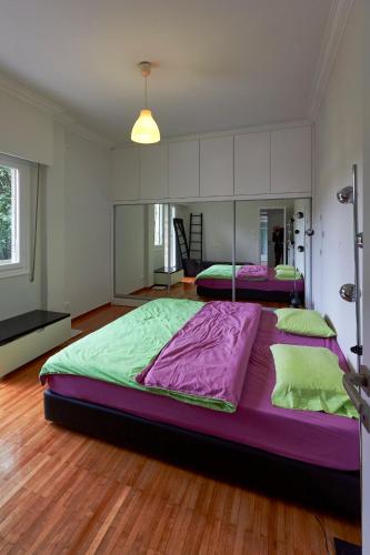 Fully renovated, family-friendly apartment, next to a huge green park, in Athens center