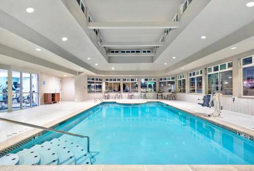 a large swimming pool in a building with a large pool at Holiday Inn Express Hotel & Suites Kansas City - Grandview by IHG in Grandview