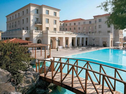 Bazén v ubytování Grecotel Larissa Imperial nebo v jeho okolí