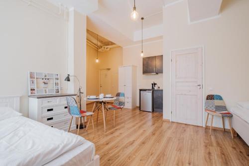a bedroom with a bed and a table and chairs at Kastanimaja Apartments in Tartu