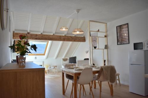 Η κουζίνα ή μικρή κουζίνα στο bel appartement dans la montagne, L'orée du Bois