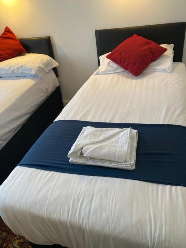 Katil atau katil-katil dalam bilik di Abingdon Lodge Hotel