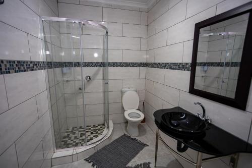 Un baño de The Hide in Randburg
