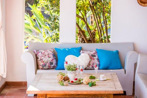 a living room with a couch and a table with a bowl of fruit at Ideal Property Mallorca - Ram de Mar in Font de Sa Cala