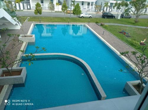 Uitzicht op het zwembad bij My Home Kayangan Villa Malacca A13 of in de buurt