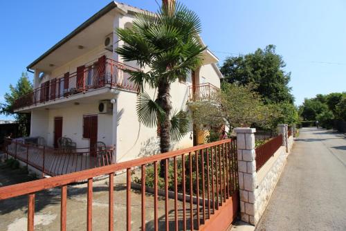 Apartments Franjo near center