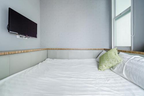 Cama o camas de una habitación en Tainan Weshare Hotel