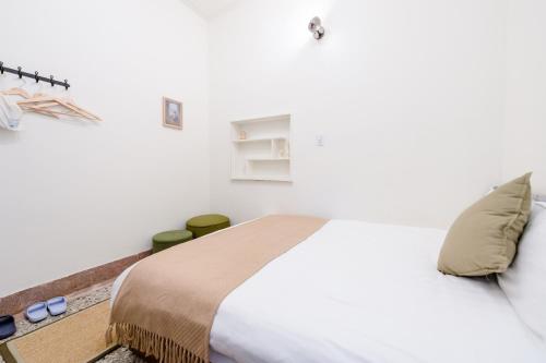 Cama o camas de una habitación en Tainan Weshare Hotel