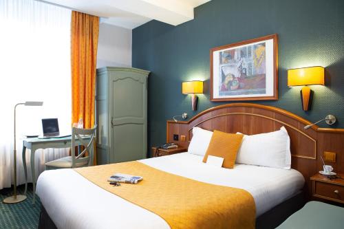 מיטה או מיטות בחדר ב-Hotel De La Paix