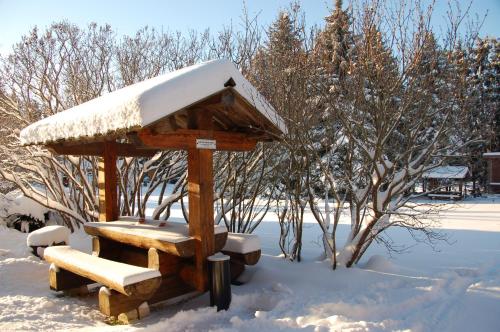 a wooden shelter with snow on top of it at Külalistemaja Vehendi Motell in Vehendi