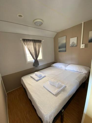 Camping Mirafloresにあるベッド