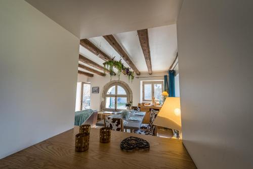 Photo de la galerie de l'établissement ST-JORIOZ - C'est une maison bleue, 6pax 3 ch, LLA Selections by Location lac Annecy, à Saint-Jorioz