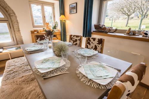 Photo de la galerie de l'établissement ST-JORIOZ - C'est une maison bleue, 6pax 3 ch, LLA Selections by Location lac Annecy, à Saint-Jorioz