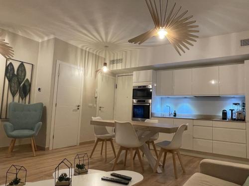Reine Marie :Top floor Carré d'or avec accès direct à la mer