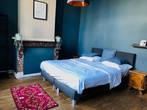 
Een bed of bedden in een kamer bij Bacchus Antwerpen - Rooms & Apartments
