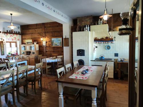 Kuchyň nebo kuchyňský kout v ubytování Dolina Biebrzy - Ośrodek Agroturystyczny