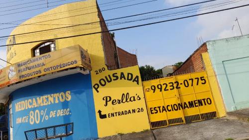 a building with yellow and blue paint on it at POUSADA PERLLA's Pindamonhangaba in Pindamonhangaba