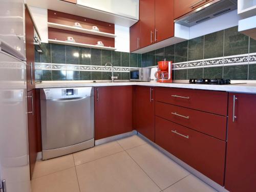 Kuchyňa alebo kuchynka v ubytovaní Apartment Anić-3 by Interhome