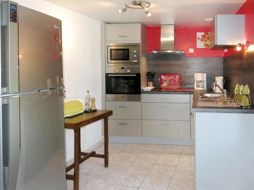 Η κουζίνα ή μικρή κουζίνα στο Holiday Home La Chevalerie by Interhome