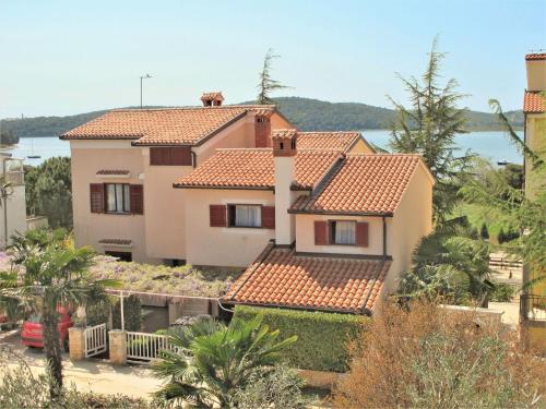 Apartment Denise-1 by Interhome