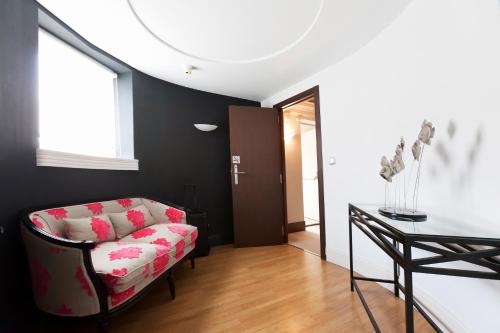a living room with a couch and a table at Hotel Rio Bidasoa in Hondarribia