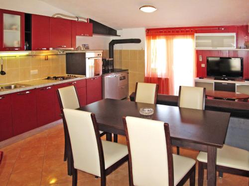 Apartment Mali Ive by Interhome
