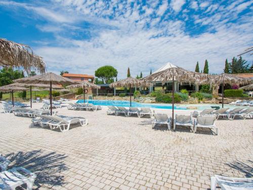 Πισίνα στο ή κοντά στο Apartment Il Felciaione-2 by Interhome