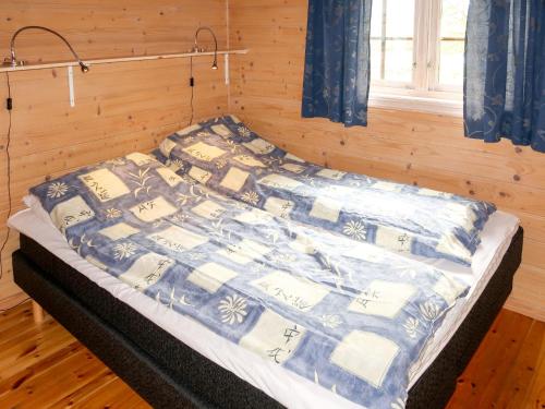 Un pat sau paturi într-o cameră la Holiday Home Lauvavatnet - FJS087 by Interhome