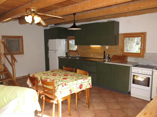 Kuchyň nebo kuchyňský kout v ubytování Holiday Home Rustico Diego by Interhome