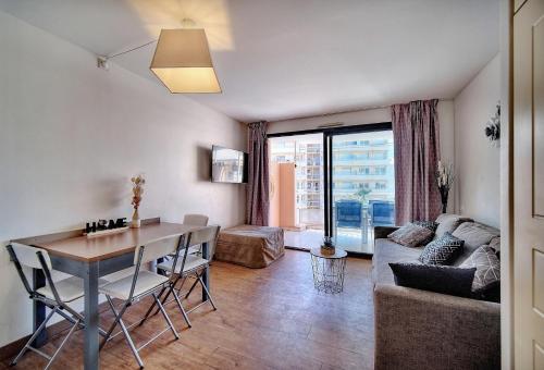 Agréable 2 pièces TERRASSE, PISCINE, Clémenceau A1B235