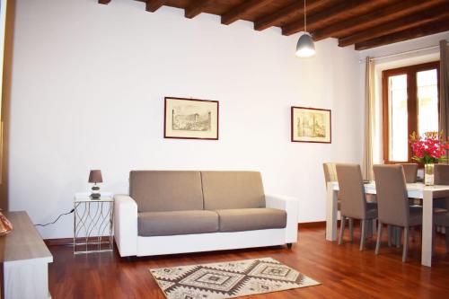 a living room with a couch and a table at VG [VIA DEL CORSO 5 STELLE] Luxury apartment in Rome